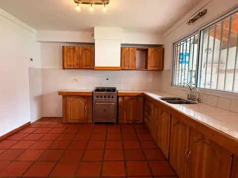 Casa en Alquiler con 1 cochera