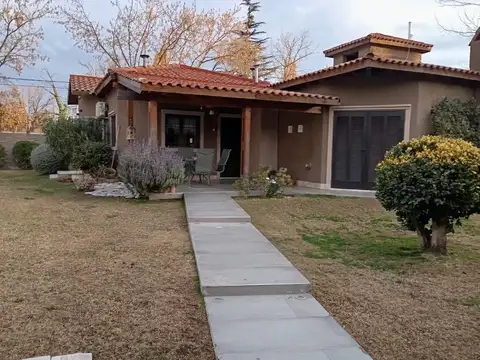 Casa en Venta con 2 cocheras