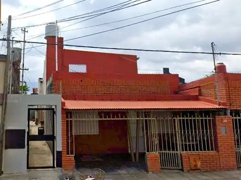 VENTA - CASA 4 DORMITORIOS EN GUADALUPE OESTE