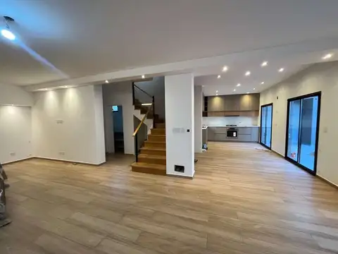 Depto Tipo Casa en Venta de 4 ambientes