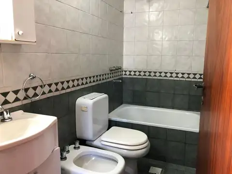 Casa en Alquiler con 1 cochera