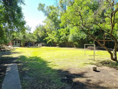 CASA QUINTA DE 3 AMBIENTES CON ENORME JARDIN Y PILETA EN MANUEL ALBERTI, PILAR.