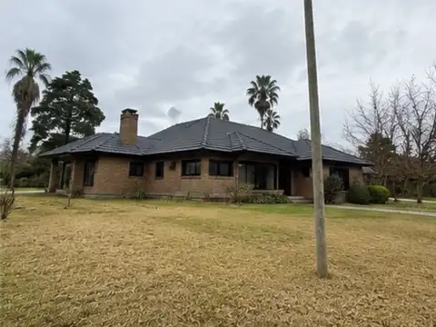 Casa en Venta con 2 cocheras