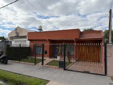 casa en venta dos dormitorios cochera cubierta