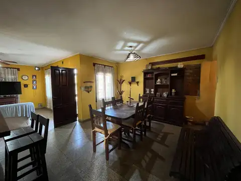 Casa en Venta con 3 cocheras