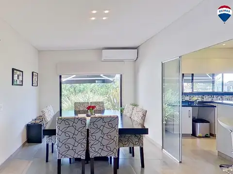 Casa 4 ambientes con 2 baños