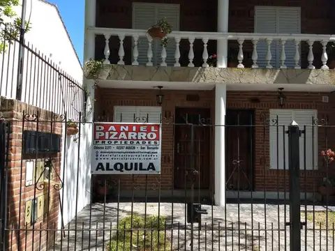 434 - SAN BERNARDO: TRIPLEX CON 3 DORMITORIOS A 3 CUADRAS DEL MAR + COCHERA + WIFI