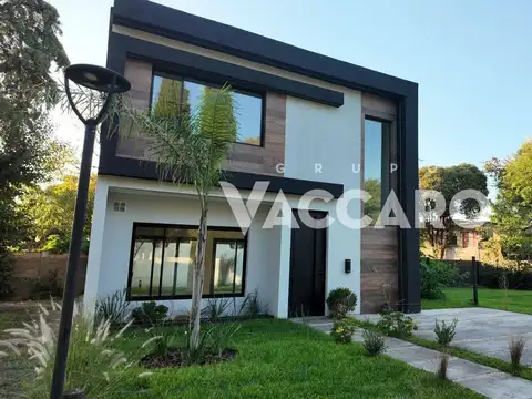 Venta de Casa 4 Ambientes en Villa Udaondo, Ituzaingó