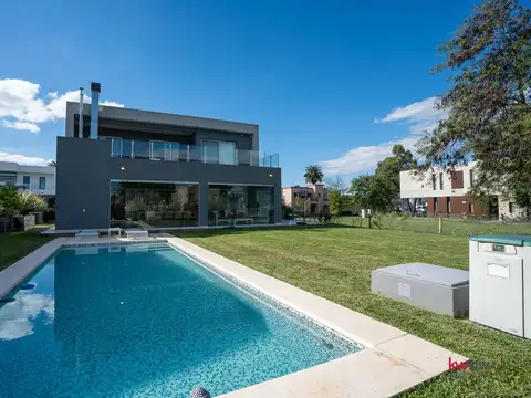Casa 5 ambientes con 3 baños
