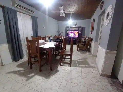 VENTA DE CASA (4 AMBIENTES) EN LAS HERAS