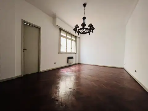 3 ambientes con dependencia al frente sobre Montes de Oca