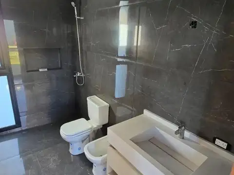 Casa en Venta con 4 cocheras