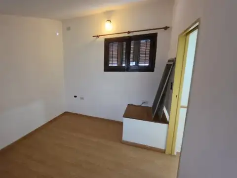 Depto Tipo Casa en Alquiler en San Antonio de Padua, $ 600.000