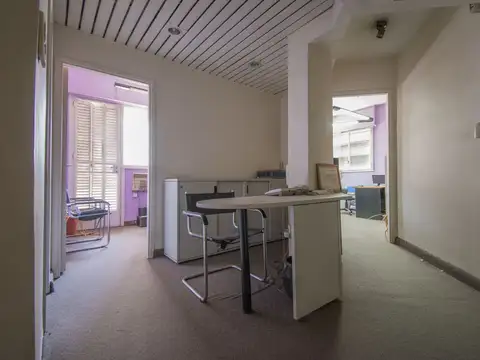 Oficina 7 ambientes con 1 baño