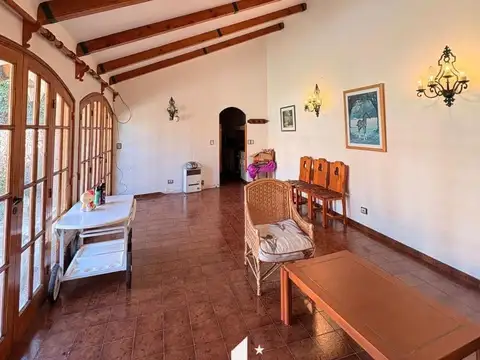 Casa en Alquiler con 5 cocheras