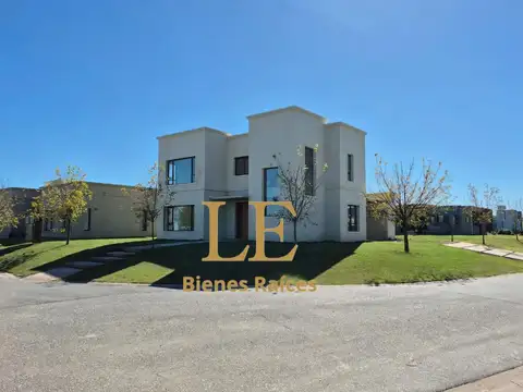 Casa en Alquiler de 4 dormitorios