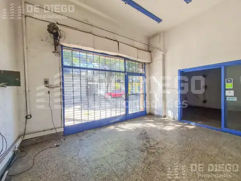 VENTA CON RENTA Depósito en Venta con Local al Publico  de 546 M2  - Zonificación Industrial - Munro
