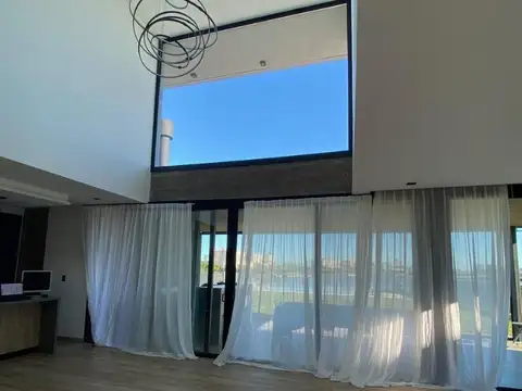 Casa 5 ambientes con 4 baños