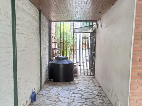 Casa 8 ambientes con 3 baños
