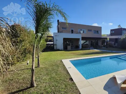 Casa-Venta-Impecable-Barrio San Matías-Escobar