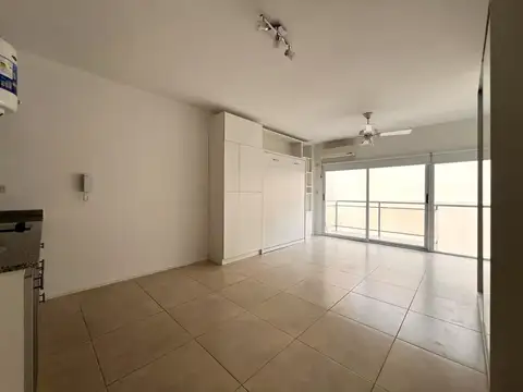 Gran monoambiente con balcón y cochera!