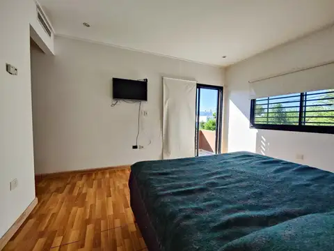Casa 6 ambientes con 2 baños