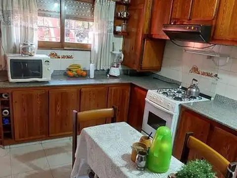 Casa 5 ambientes con 3 baños