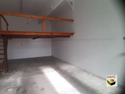 Galpón - depósito o Taller con entrepiso, muy buen estado