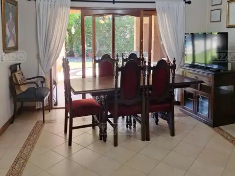 Casa 5 ambientes con 4 baños