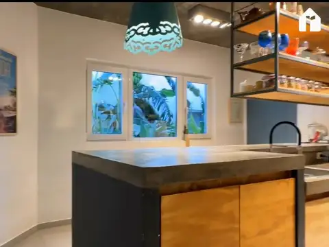 Casa 5 ambientes con 3 baños