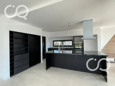 Casa 6 ambientes con 2 baños