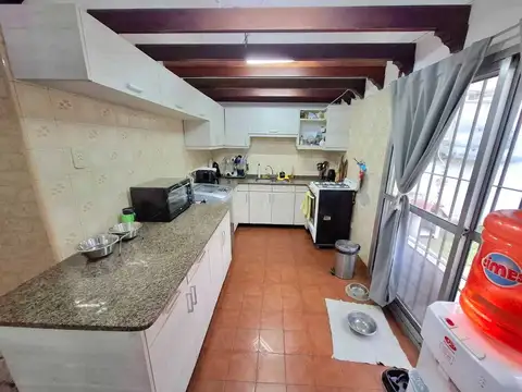 CASA 4 AMBIENTES VENTA AVELLANEDA PATIO Y COCHERA
