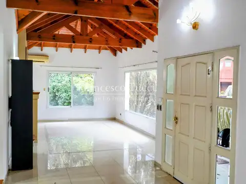 Casa en Alquiler con 5 cocheras