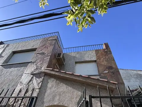 Venta 2 Casas de 2 plantas con ingresos independientes barrio Belgrano Rosario