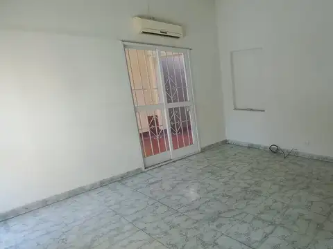 Casa en Alquiler en Parque Chacabuco, $ 1.600.000
