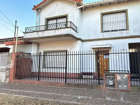 Casa en Venta con 3 cocheras