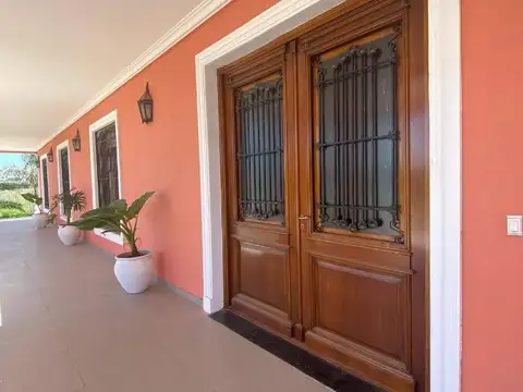 Casa 13 ambientes con 12 baños