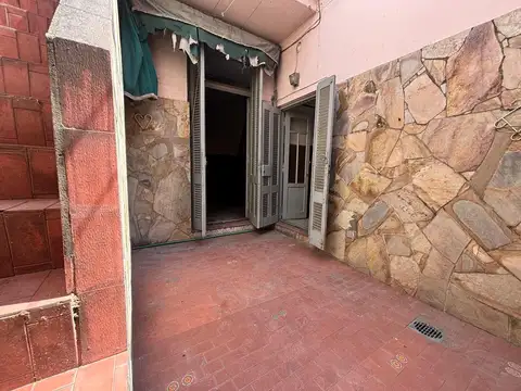 Oportunidad Dpto de pasillo a reciclar, patio y terraza.
