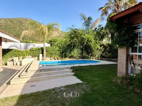 Venta Casa De Diseño De 3 Dormitorios, Piscina Y Gas Natural En Barrio Sol Y Río, Villa Carlos Paz
