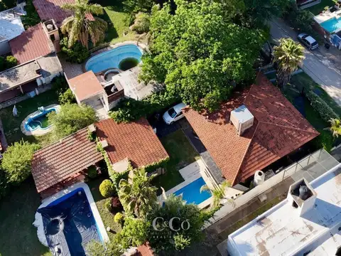 Casa 7 ambientes con 2 baños