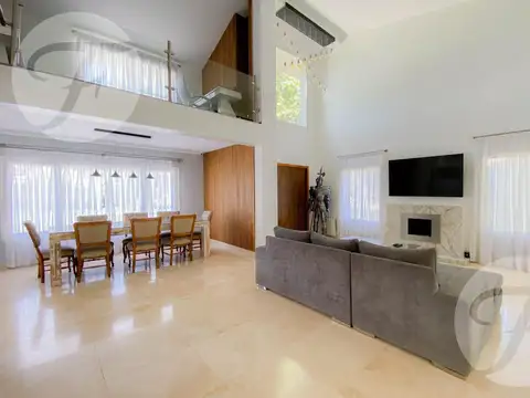 Casa 4 ambientes con 3 baños