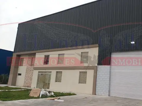 EXCELENTE NAVE DE 2500 M² EN EL PARQUE INDUSTRIAL