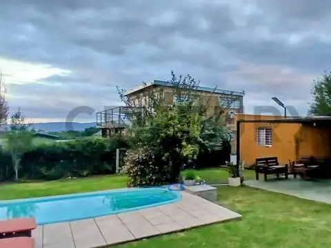 VENTA | Casa Serrana de 4 Dormitorios con Gran Parque y Pileta Tanti