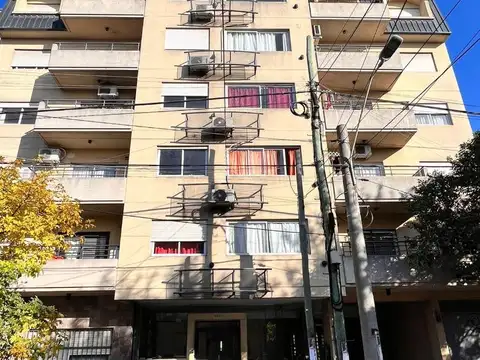 Colon 355 , Piso 4