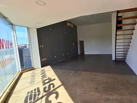 Oficina en Alquiler al Norte