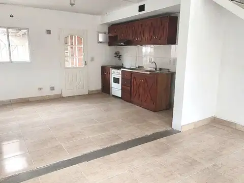 Venta de Casa Dúplex 3 ambientes con cochera