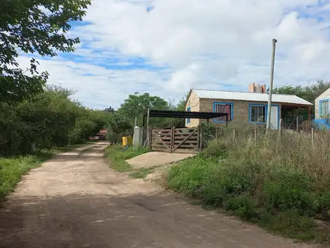 Lote a la venta en Villa Parque Siquiman. (L221)