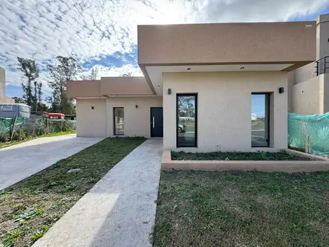 casa 4 ambientes barrio santa sofia pilar del este