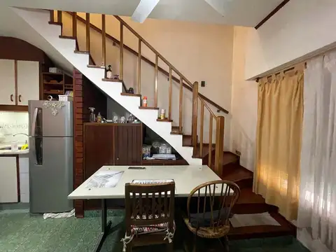 Depto Tipo Casa 5 ambientes con 2 baños