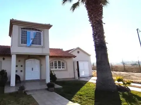 CASA EN VENTA BARRIO LOS SOLARES, RODEO DEL MEDIO